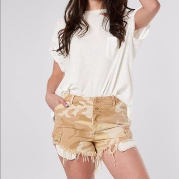 NWT FREE PEOPLE Commander Cut Off Shorts Camo - Size 0 - Picture 1 of 5